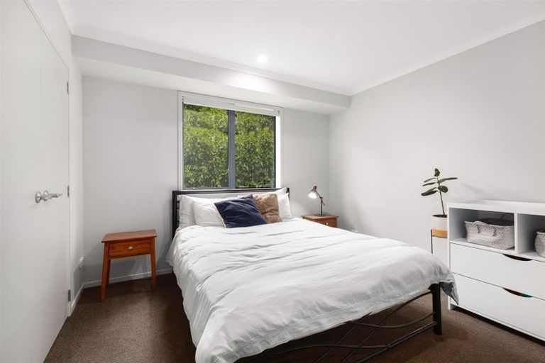 Photo of property in 31 Mooring Close, Whitby, Porirua, 5024