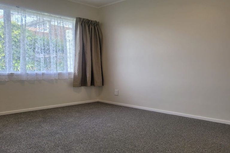 Photo of property in 2/13 Dolbear Street, Titirangi, Auckland, 0604
