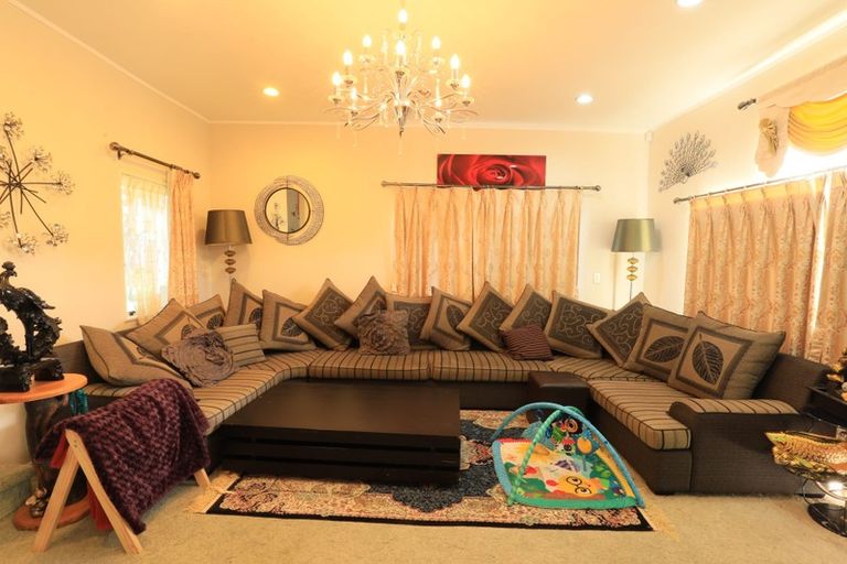 Photo of property in 12 De Havilland Drive, Goodwood Heights, Auckland, 2105