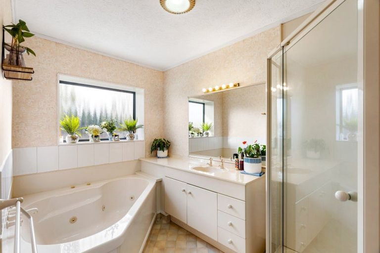 Photo of property in 1 Hyatt Grove, Greenmeadows, Napier, 4112