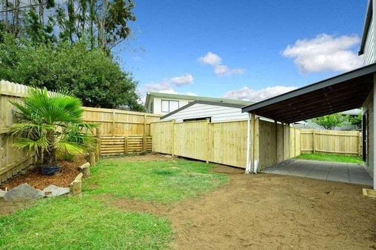 Photo of property in 12 Midgley Road, West Harbour, Auckland, 0618