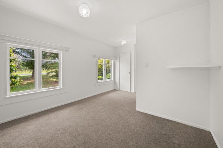 Photo of property in 38 Farrand Road, Kumeu, 0891