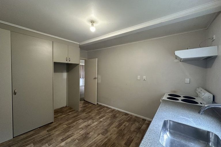 Photo of property in 60 Edmonton Road, Henderson, Auckland, 0612