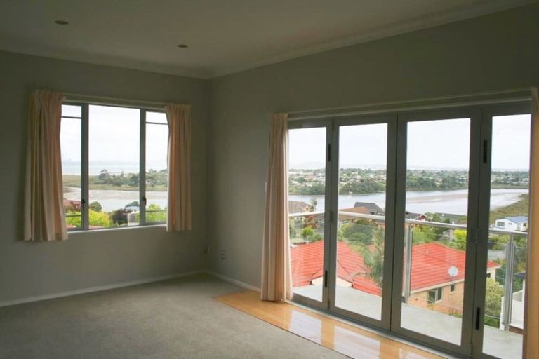 Photo of property in 9 Graceview Way, West Harbour, Auckland, 0618