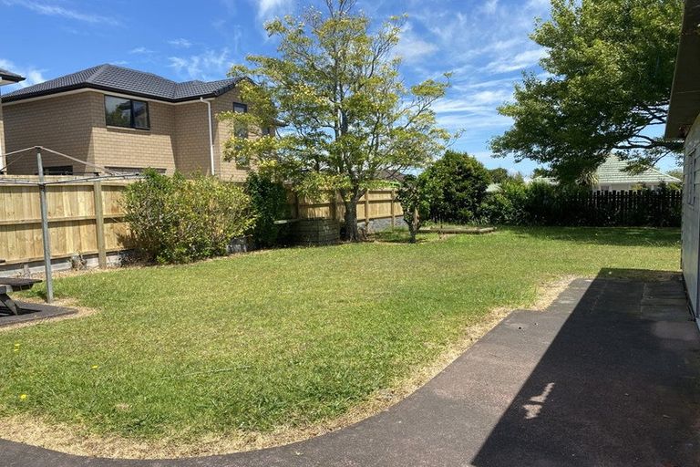 Photo of property in 10 Strid Road, Te Atatu South, Auckland, 0610