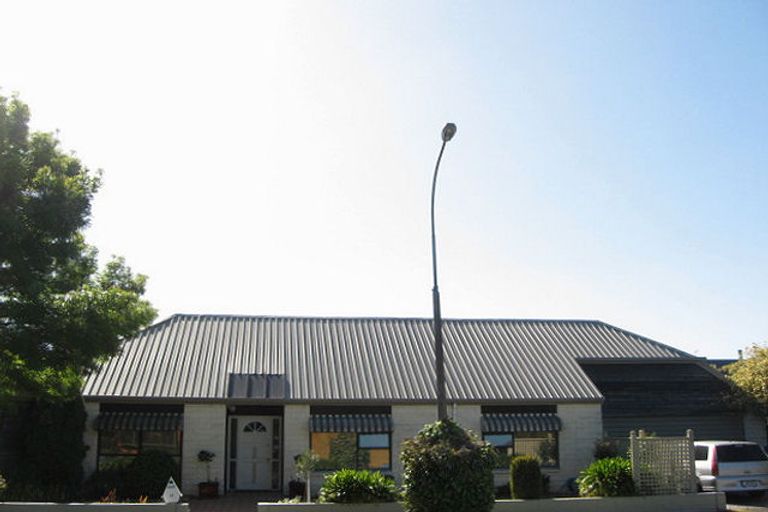 Photo of property in 22 Pyatt Place, Redwood, Christchurch, 8051