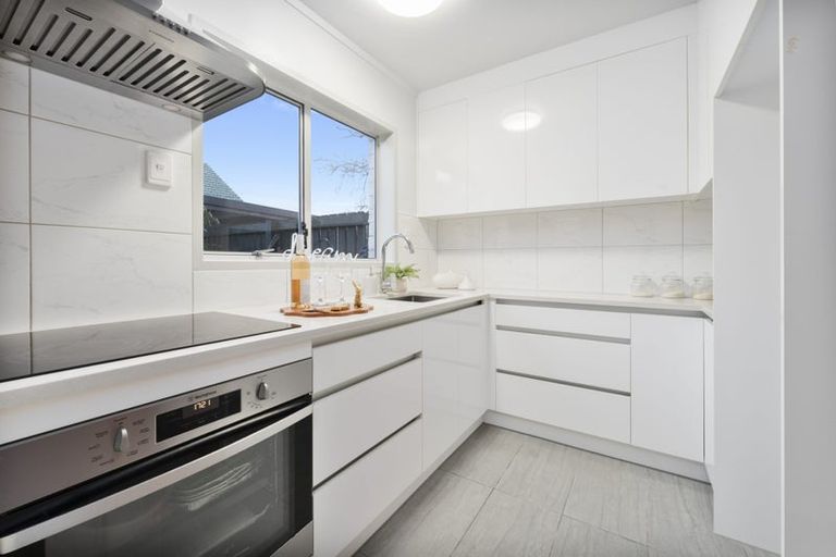 Photo of property in 2/43 Rimu Street, New Lynn, Auckland, 0600