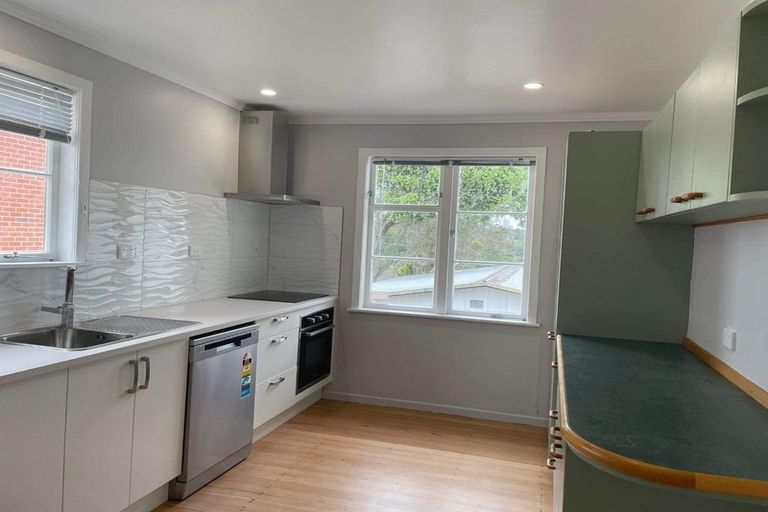 Photo of property in 39 Park Road, Glenfield, Auckland, 0629