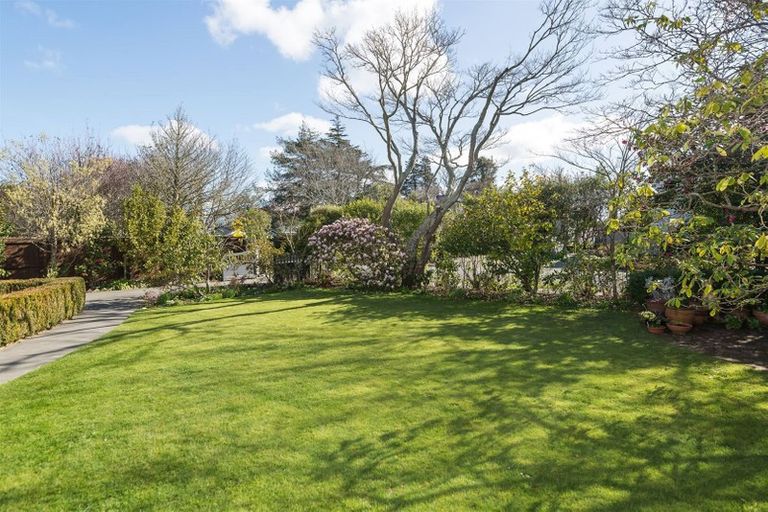 Photo of property in 14 Snowdon Road, Fendalton, Christchurch, 8052