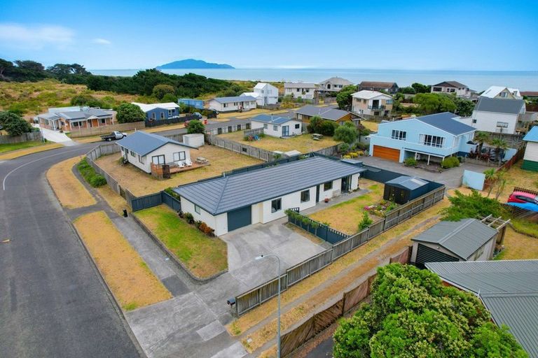 Photo of property in 25 Scott Avenue, Otaki Beach, Otaki, 5512