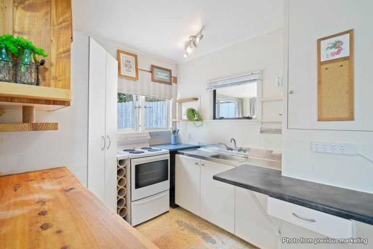 Photo of property in 4 Brian Crescent, Stanmore Bay, Whangaparaoa, 0932