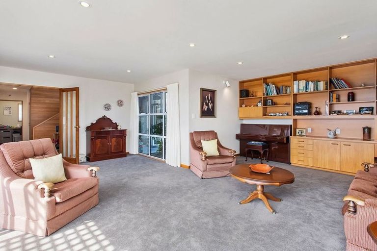 Photo of property in 12 Luxton Place, Mount Pleasant, Christchurch, 8081