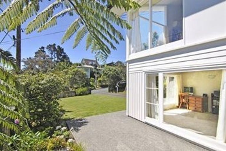 Photo of property in 6 Omega Street, Newlands, Wellington, 6037
