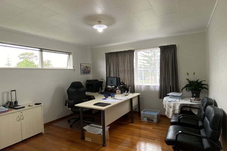 Photo of property in 33 Reelick Avenue, Pakuranga Heights, Auckland, 2010
