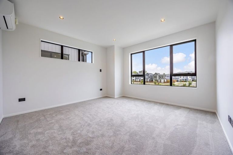 Photo of property in 8 Kartolina Crescent, Kumeu, 0810