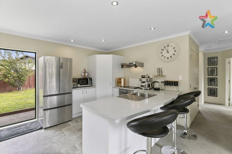 Photo of property in 25 Grimsby Grove, Wainuiomata, Lower Hutt, 5014