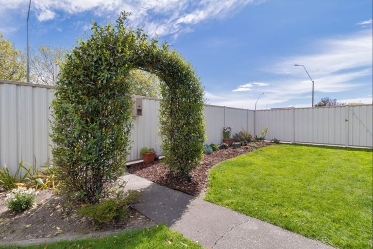 Photo of property in 2/306 Hastings Street South, Hastings, 4122