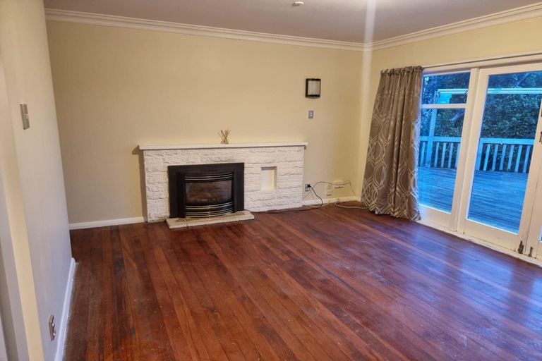 Photo of property in 10 Vista Crescent, Maoribank, Upper Hutt, 5018