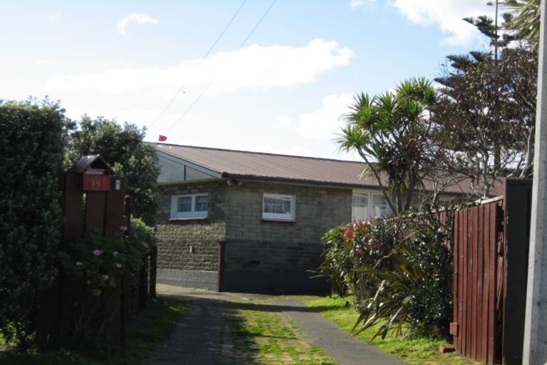 Photo of property in 18 Omori Place, Castlecliff, Whanganui, 4501