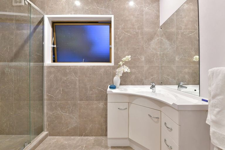 Photo of property in 9 Elgin Place, Red Beach, 0932