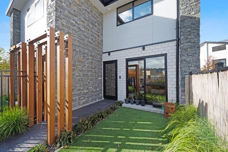 Photo of property in 2/3 Johnston Grove, Taita, Lower Hutt, 5011