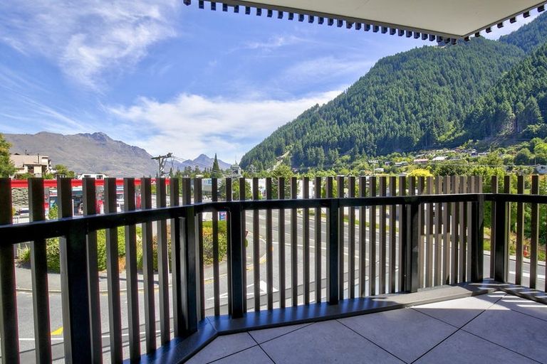 Photo of property in The Alex Apartments, 32/135b Hallenstein Street, Queenstown, 9300