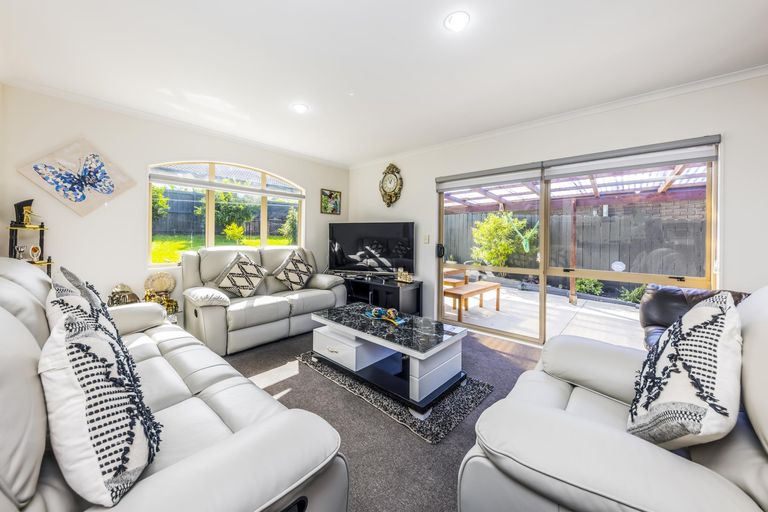 Photo of property in 14 Ashmere Lane, Weymouth, Auckland, 2103