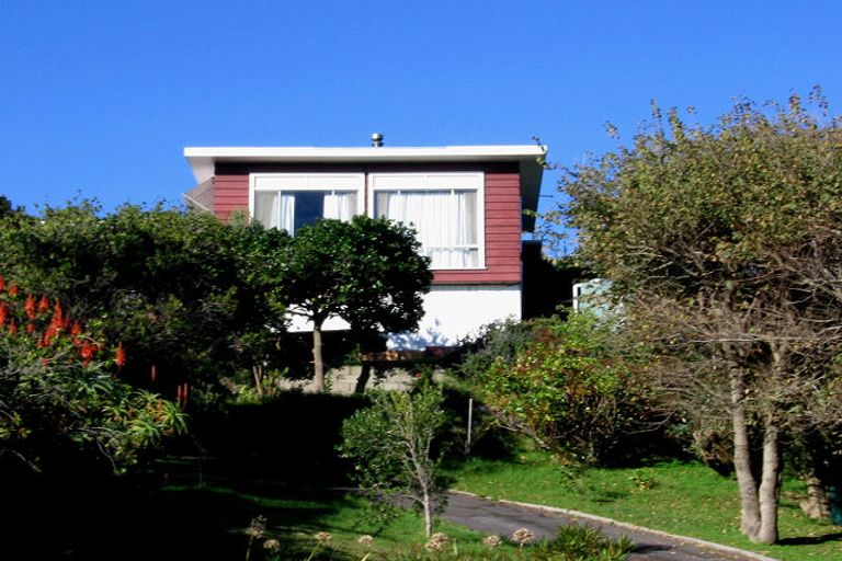 Photo of property in 4 Kawau Grove, Waikanae Beach, Waikanae, 5036