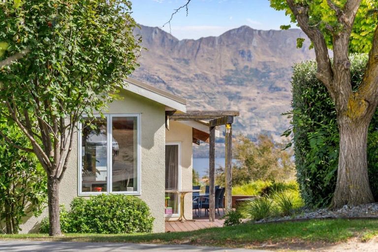 Photo of property in 9 Mulberry Lane, Wanaka, 9305