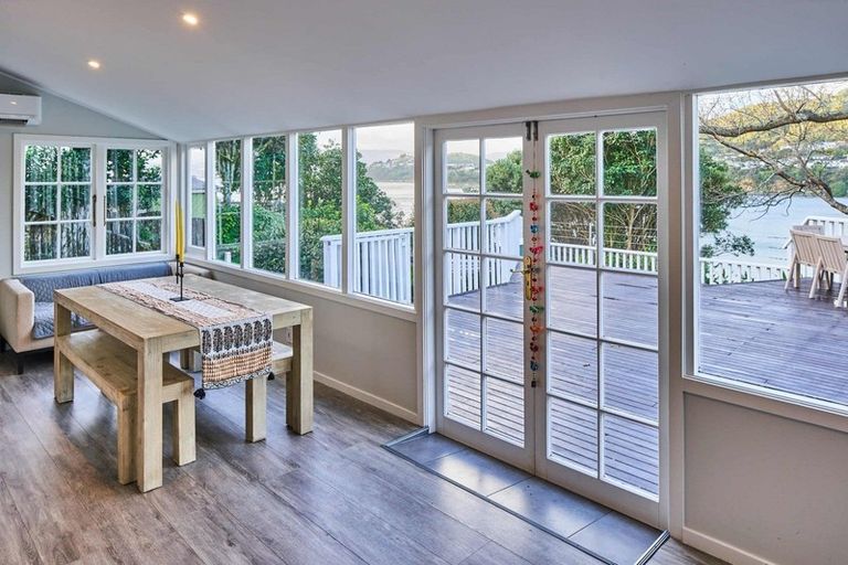 Photo of property in 28 Seaview Road, Paremata, Porirua, 5024