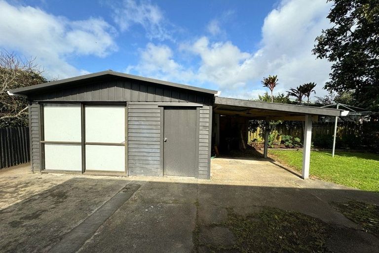 Photo of property in 5a Waipani Road, Te Atatu Peninsula, Auckland, 0610