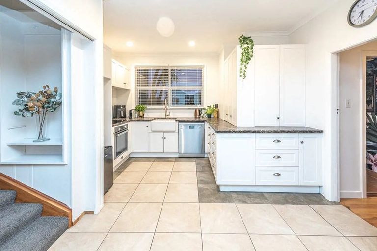 Photo of property in 3 Dickson Crescent, Saint Johns Hill, Whanganui, 4500