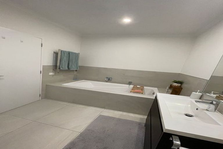 Photo of property in 36 Owen Chapman Drive, Red Beach, 0932