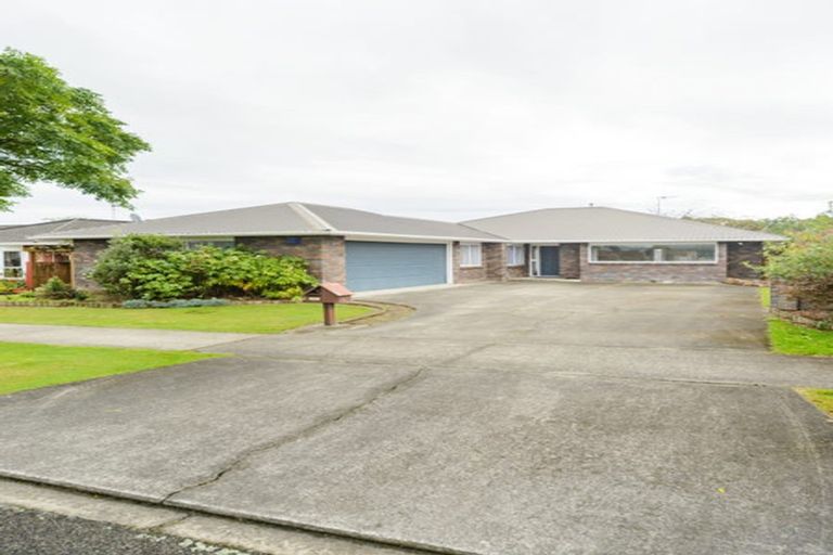 Photo of property in 4 Royal Oak Drive, Kelvin Grove, Palmerston North, 4414