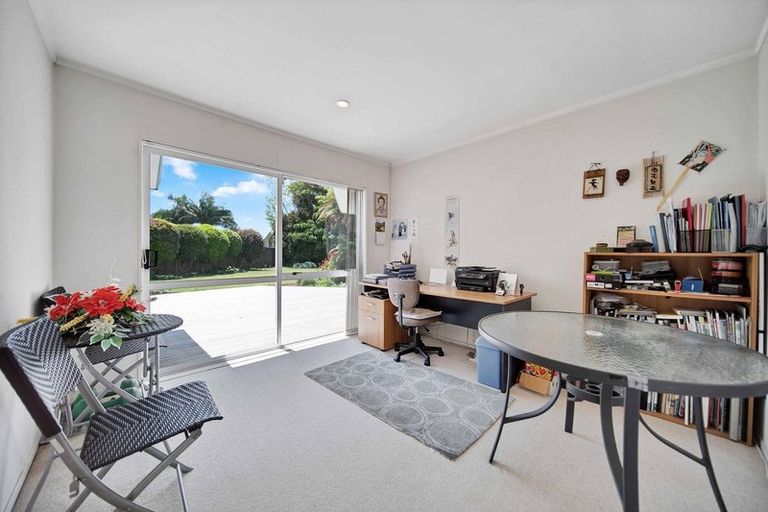 Photo of property in 11 Perotti Place, Conifer Grove, Takanini, 2112