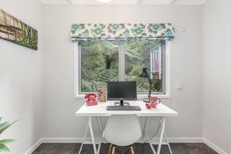 Photo of property in 77 Park Hill Road, Birkenhead, Auckland, 0626