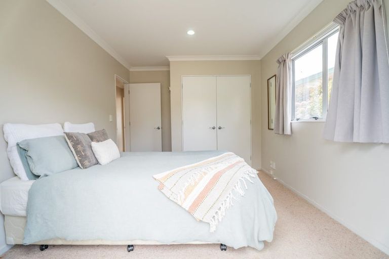 Photo of property in 5 Pohutukawa Grove, Titahi Bay, Porirua, 5022