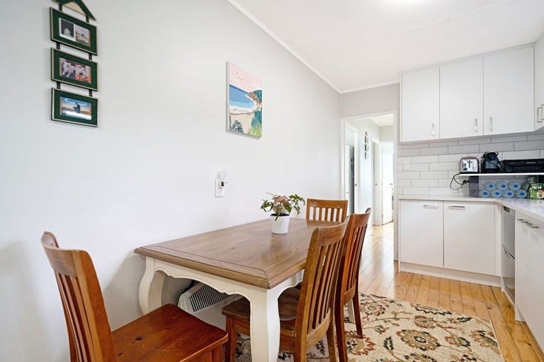 Photo of property in 2/615 Swanson Road, Swanson, Auckland, 0612