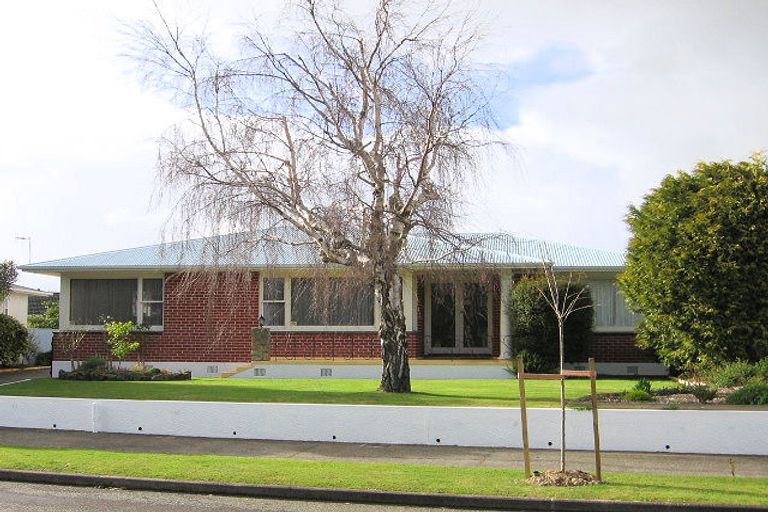 Photo of property in 4 Luton Street, Hokowhitu, Palmerston North, 4410