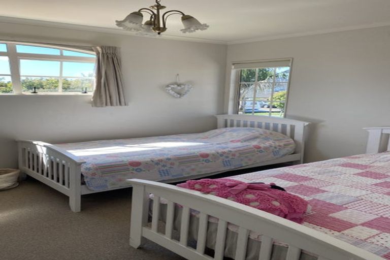 Photo of property in 31 Waiwherowhero Drive, St Andrews, Hamilton, 3200