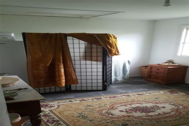 Photo of property in 15 Timaru Road, Waimate, 7924