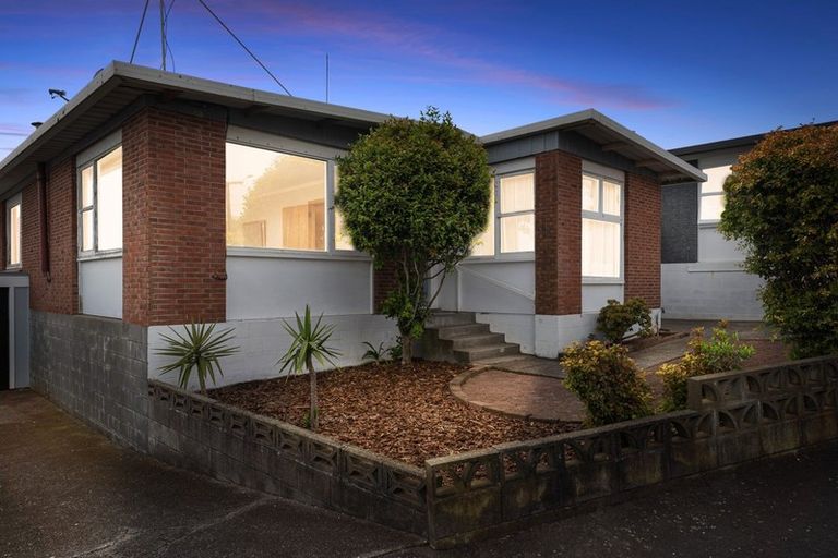 Photo of property in 5 Paynters Avenue, Strandon, New Plymouth, 4312