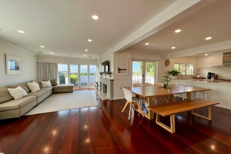 Photo of property in 2/32a Howard Road, Northcote, Auckland, 0627