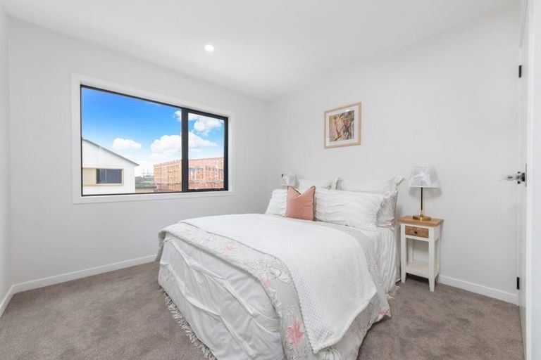 Photo of property in 25 Taipahitini Road, Rosehill, 2113