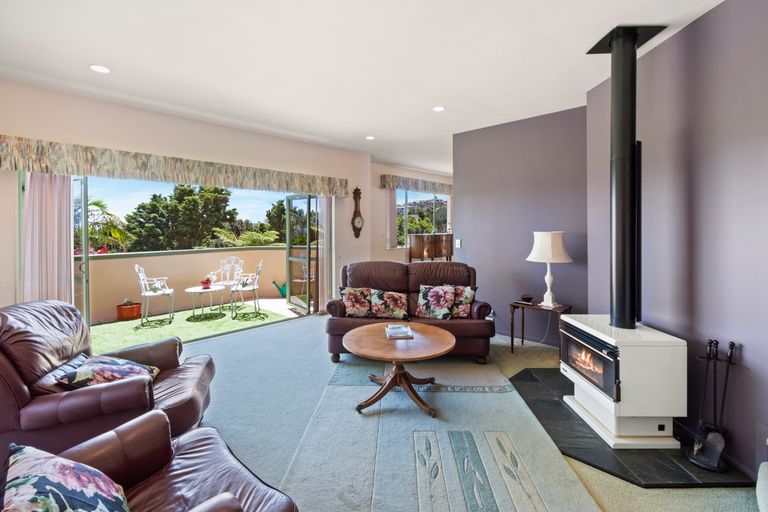 Photo of property in 26 Silkwood Grove, Totara Heights, Auckland, 2105