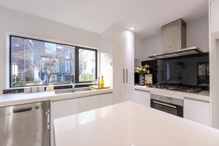 Photo of property in 7a Fairdene Avenue, Henderson, Auckland, 0610