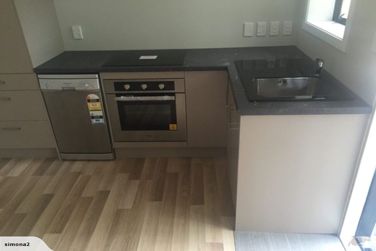 Photo of property in 24 Heaton Grove, Chatswood, Auckland, 0626