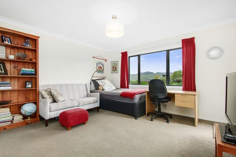 Photo of property in 189 Woodman Drive, Tawa, Wellington, 5028