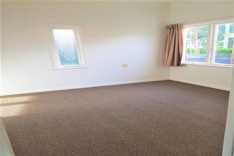 Photo of property in 15 Scarboro Terrace, Murrays Bay, Auckland, 0630