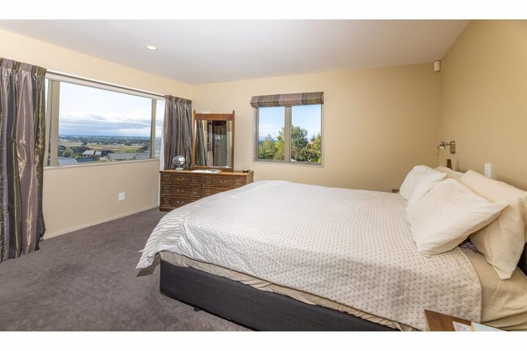 Photo of property in 29 Highcrest Heights, Westmorland, Christchurch, 8025
